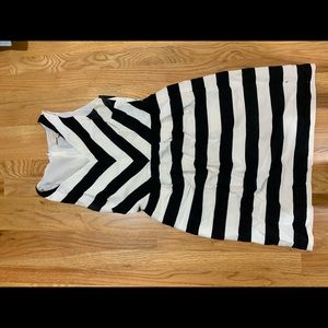 Dress bundle size 2,4 small small EUC - 3 dresses